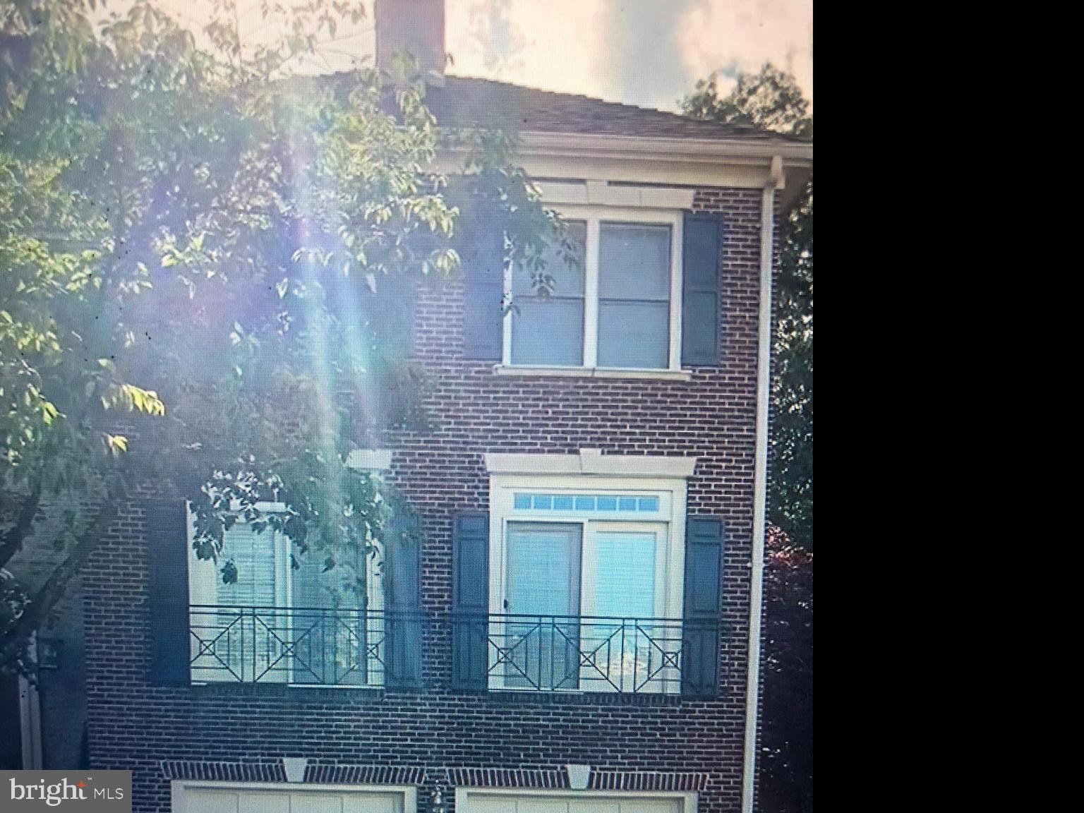 COURTHOUSE WOODS - Residential Lease