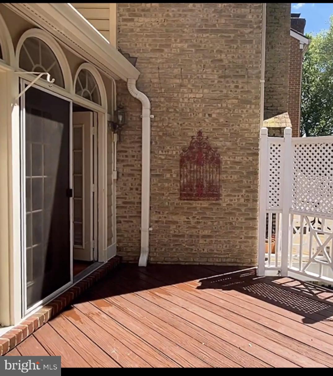 COURTHOUSE WOODS - Residential Lease