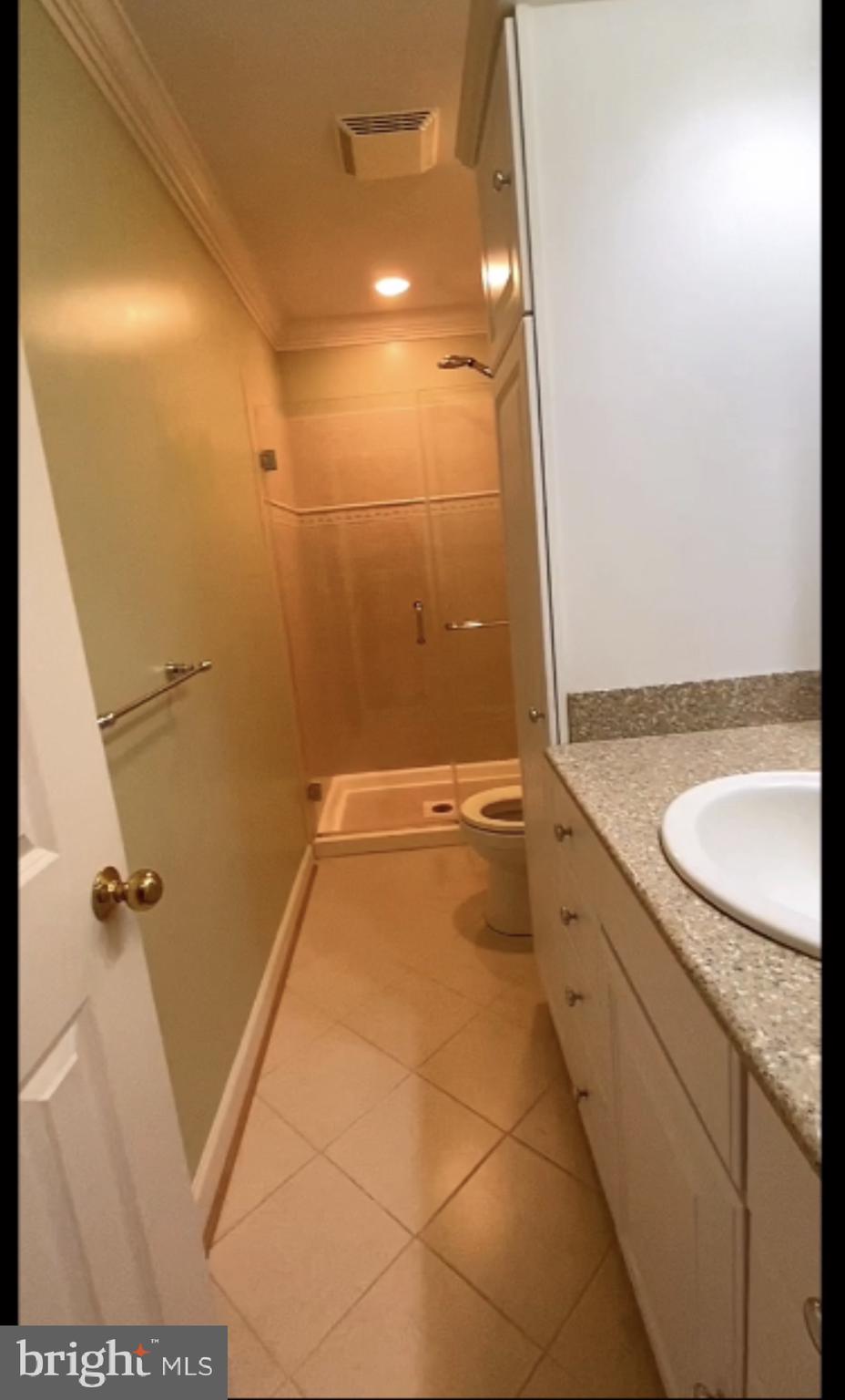 COURTHOUSE WOODS - Residential Lease