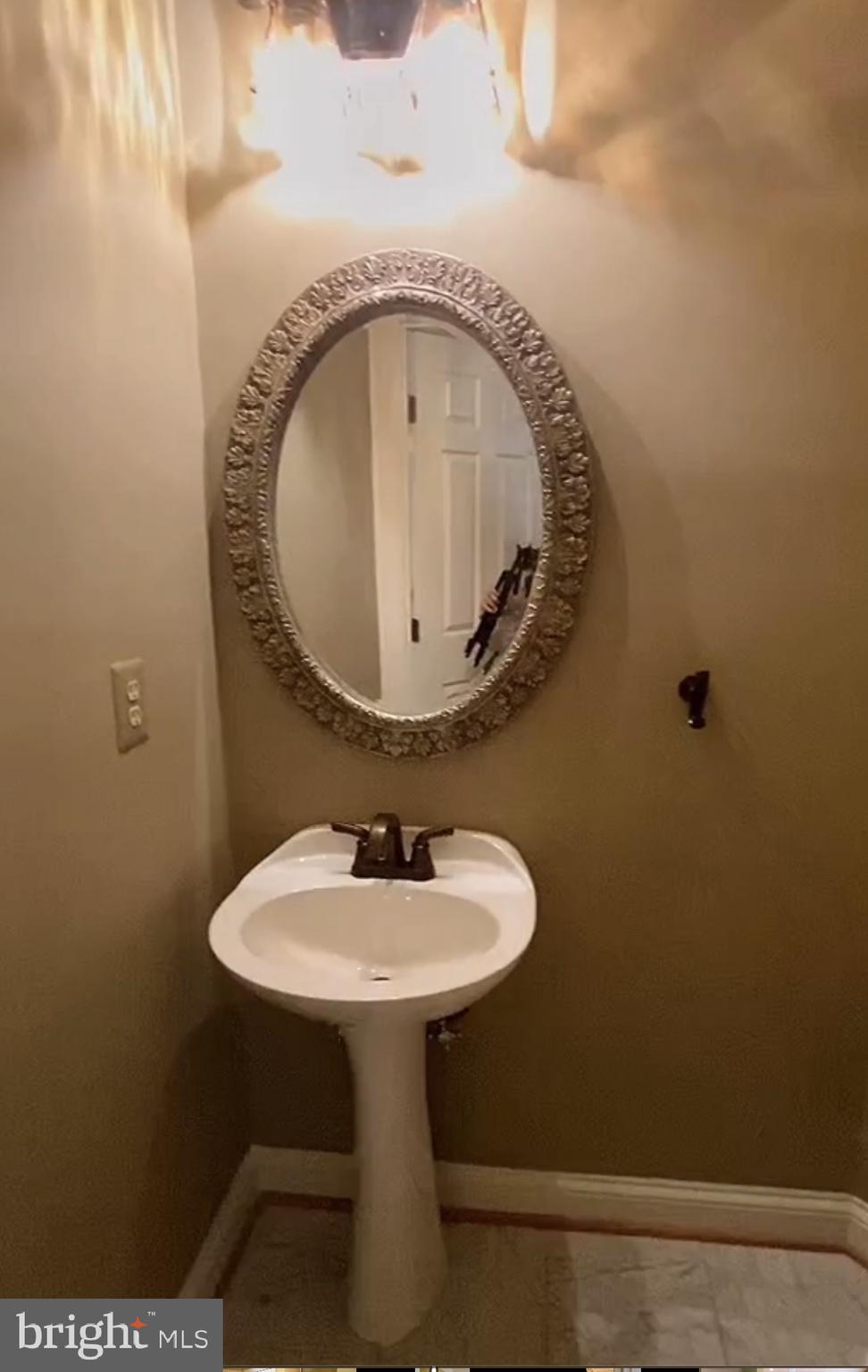 COURTHOUSE WOODS - Residential Lease