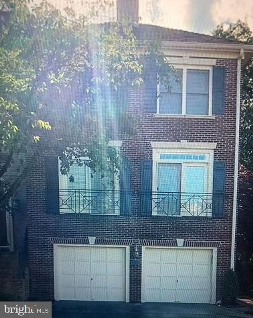 A beautiful end unit town home with two car garage.   Convenient location close to Tysons Corner.  Hard wood floor/ carpet,  family room off kitchen leads to great deck with stairs to back yard,  stainless steel appliances, built-in microwave,  oven/range,  granite gourmet kitchen with custom design back splash.  two fireplace(s) with glass doors,  window treatments( wood shutter blinds and curtains ),  upper floor laundry. HOA fee included in the rent.