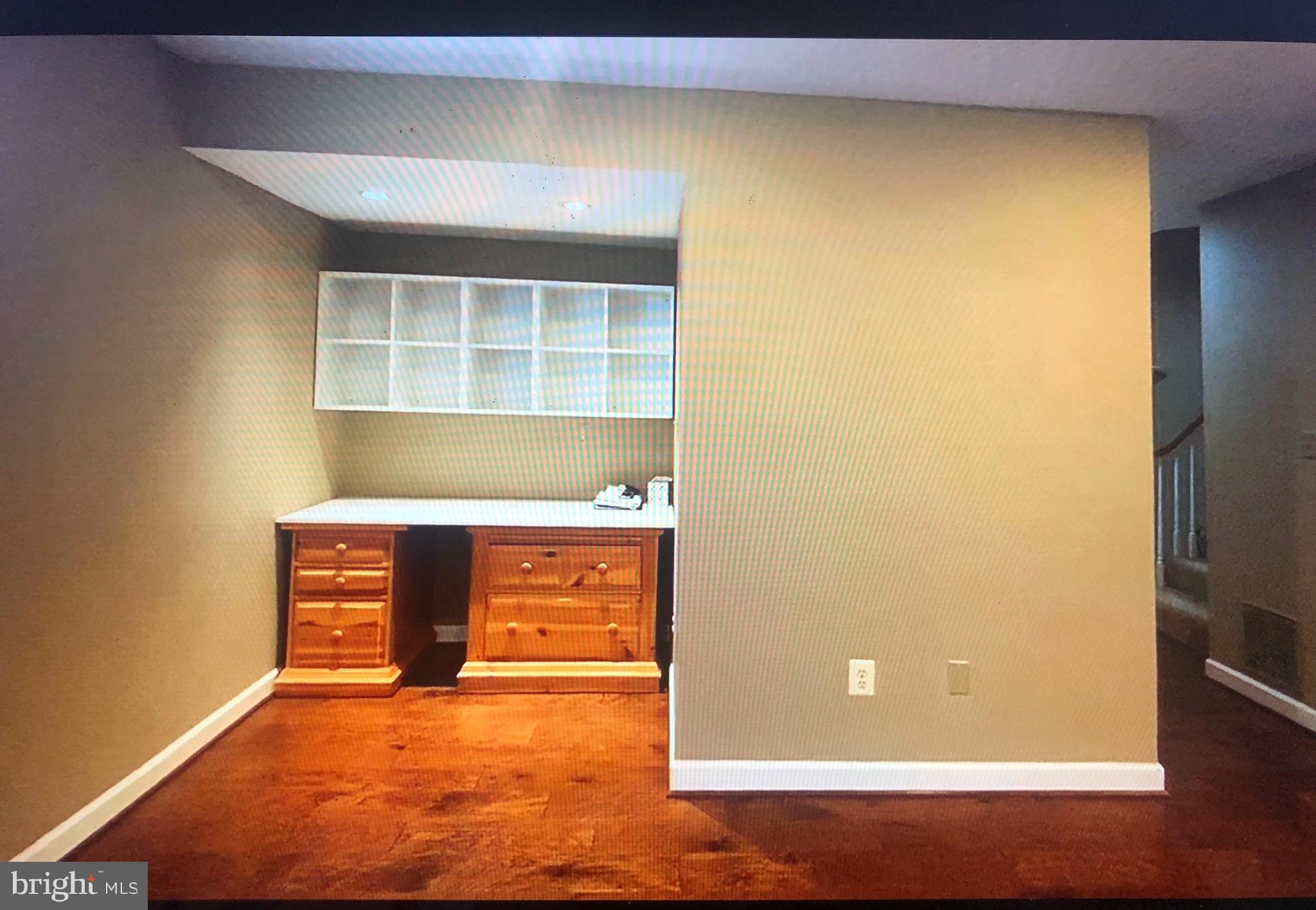 COURTHOUSE WOODS - Residential Lease