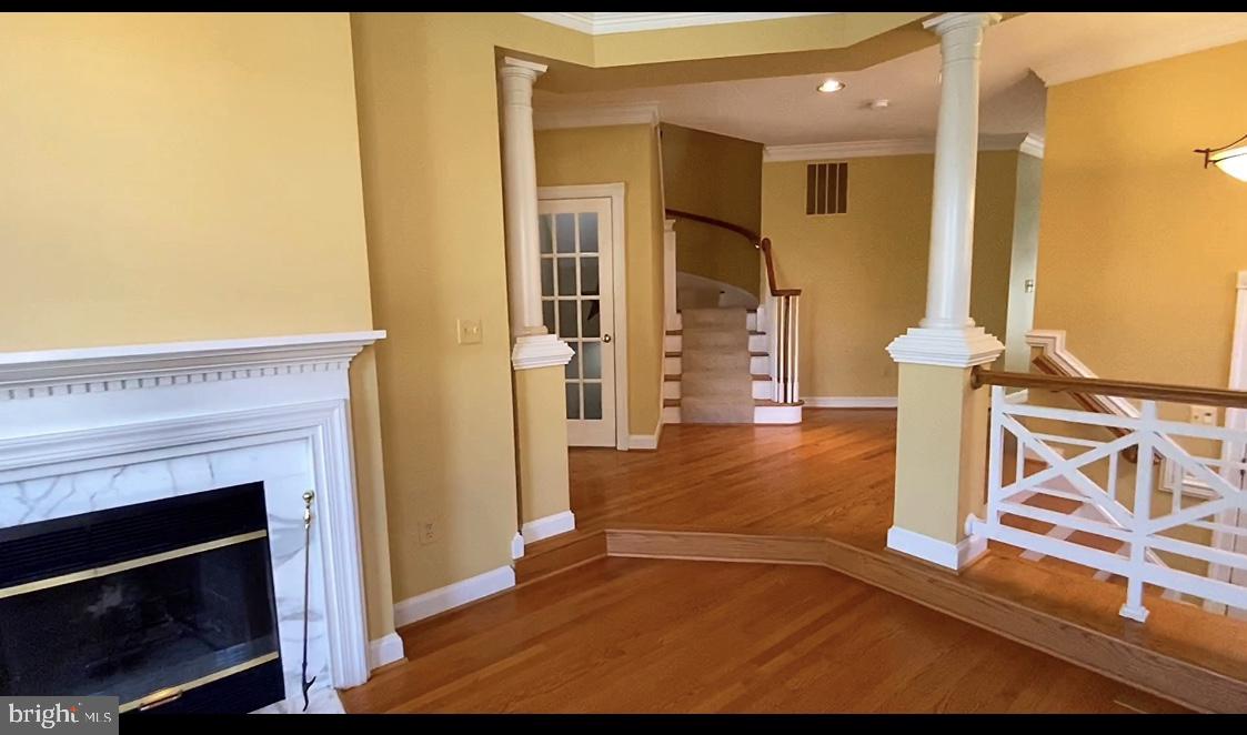 COURTHOUSE WOODS - Residential Lease