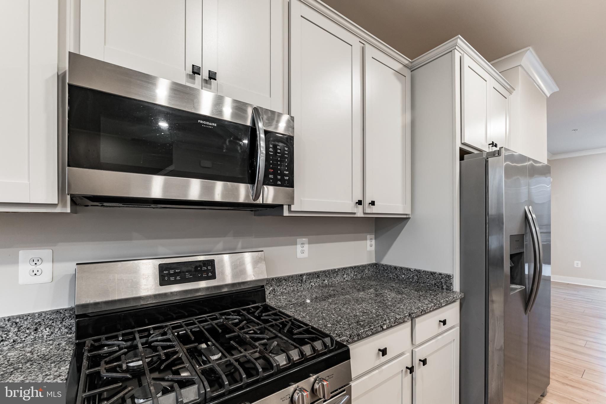 MEDFIELD - Residential