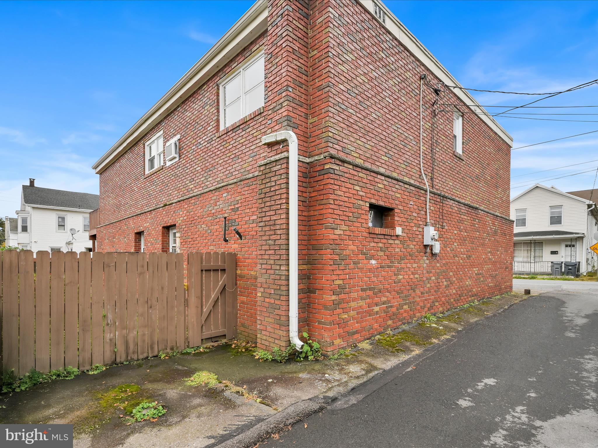 FRACKVILLE - Residential