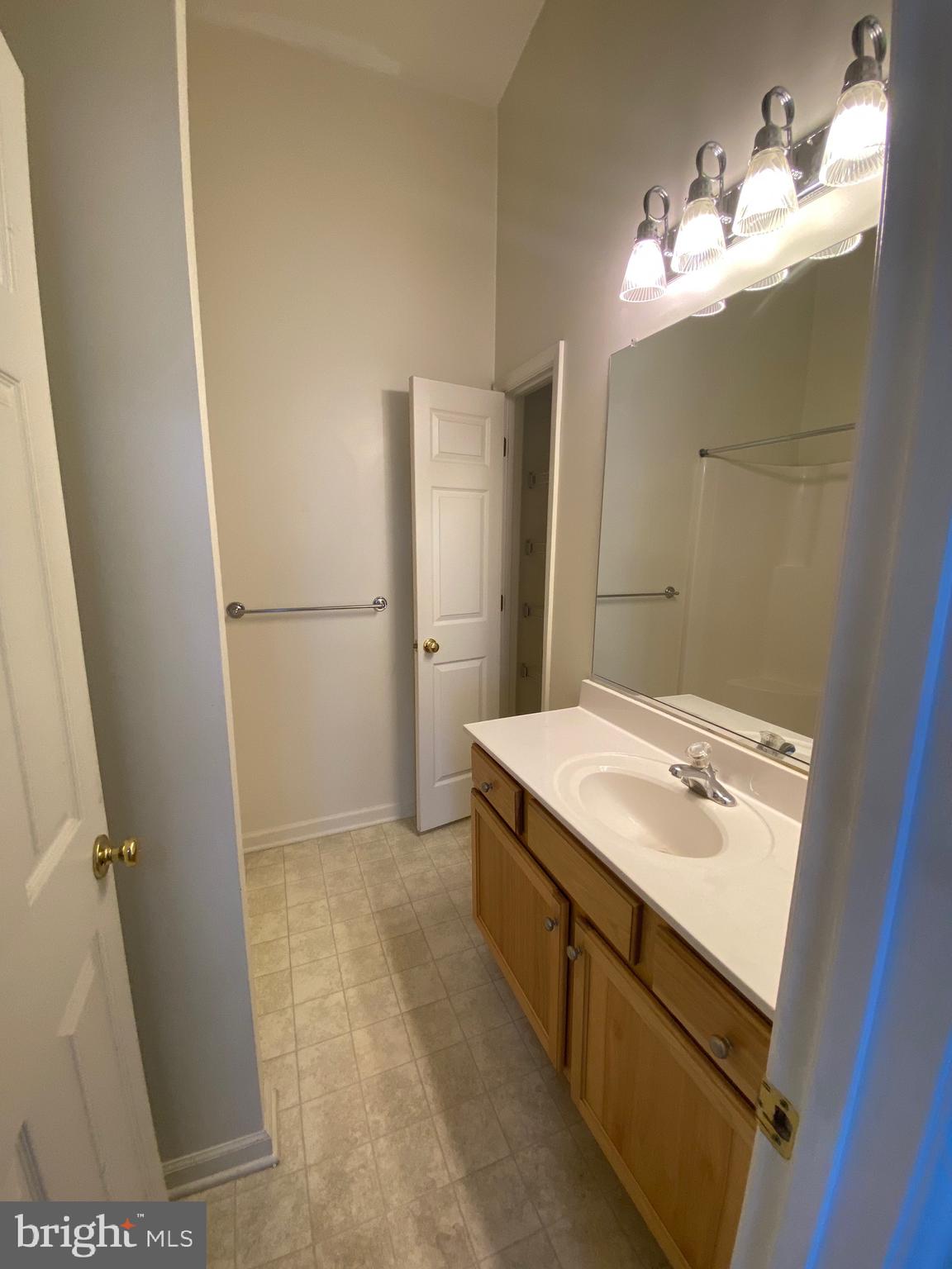 WINDSTONE TOWNHOMES - Residential Lease