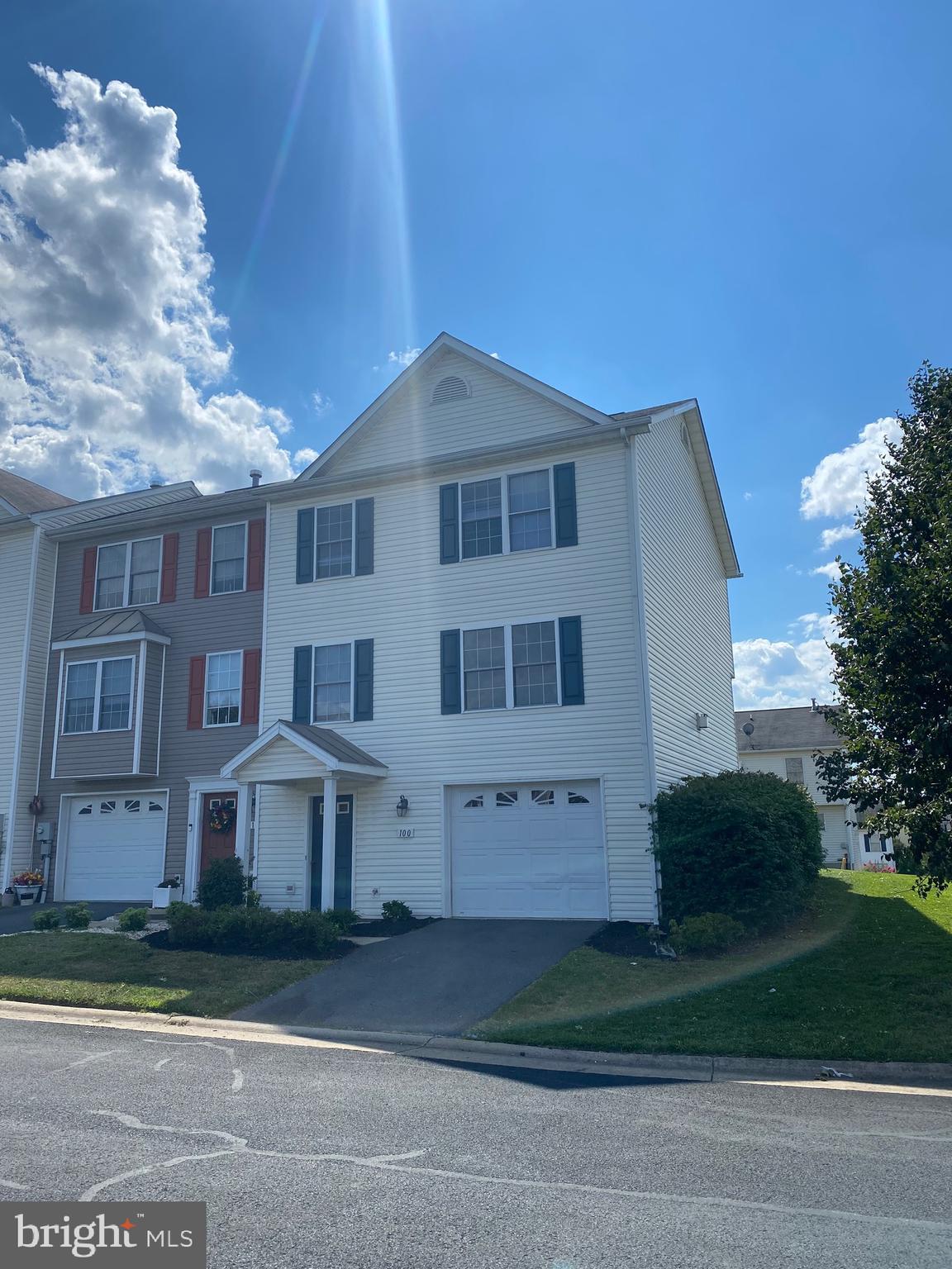 WINDSTONE TOWNHOMES - Residential Lease