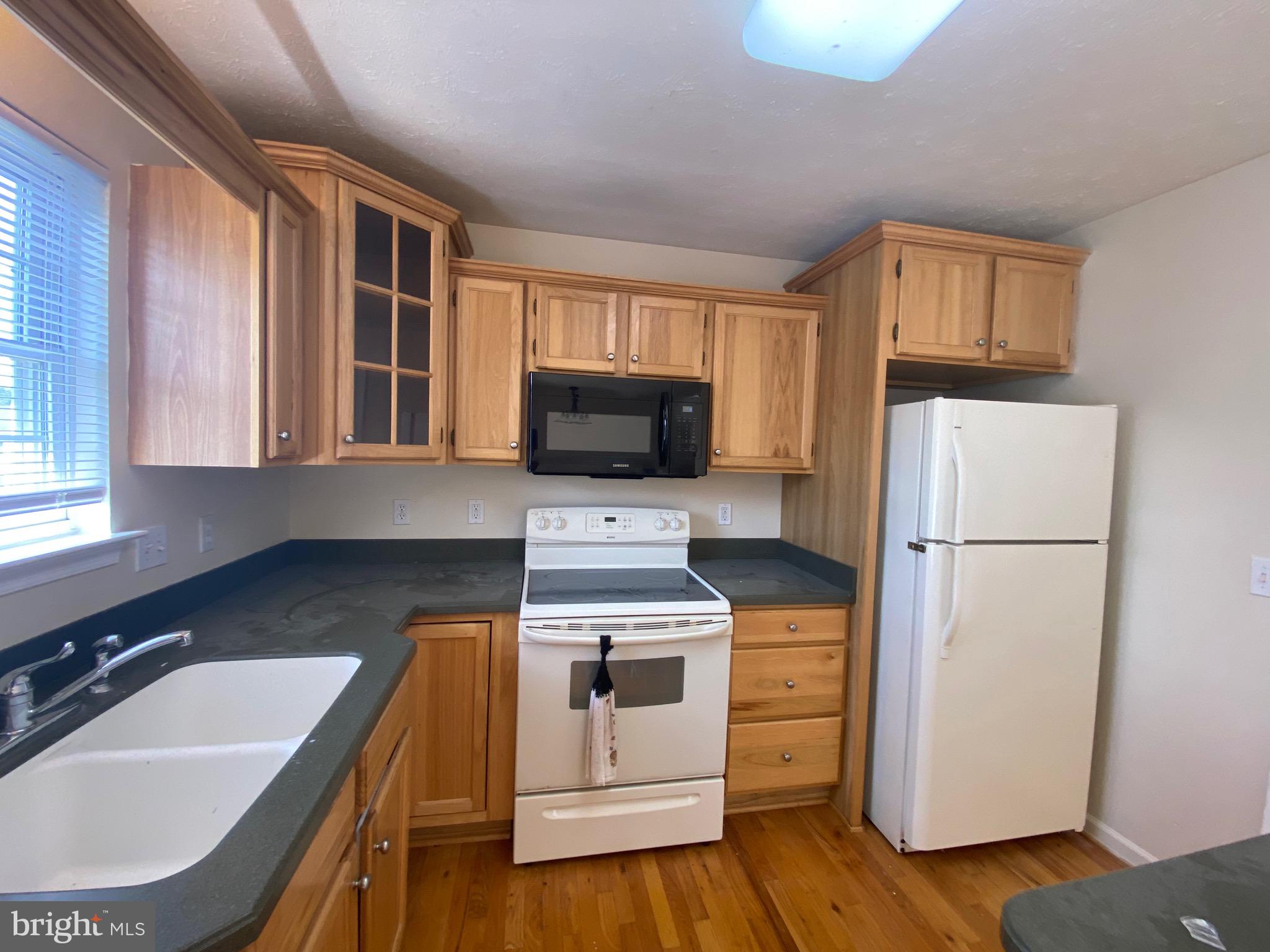 WINDSTONE TOWNHOMES - Residential Lease