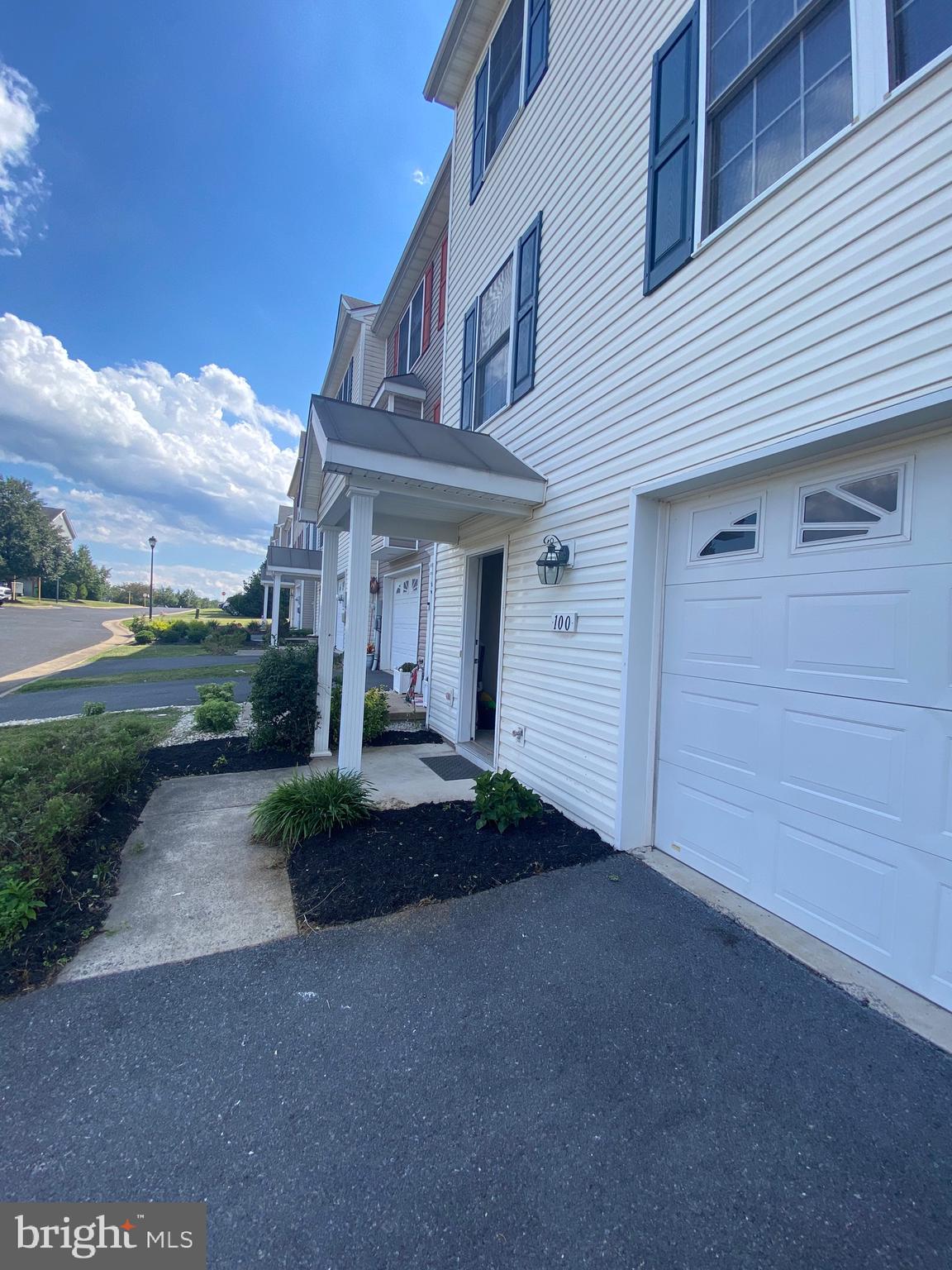 WINDSTONE TOWNHOMES - Residential Lease