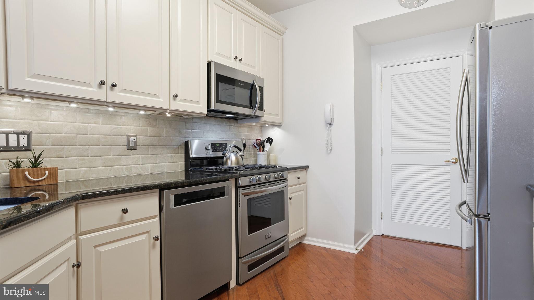 LEGACY OAKS - Residential