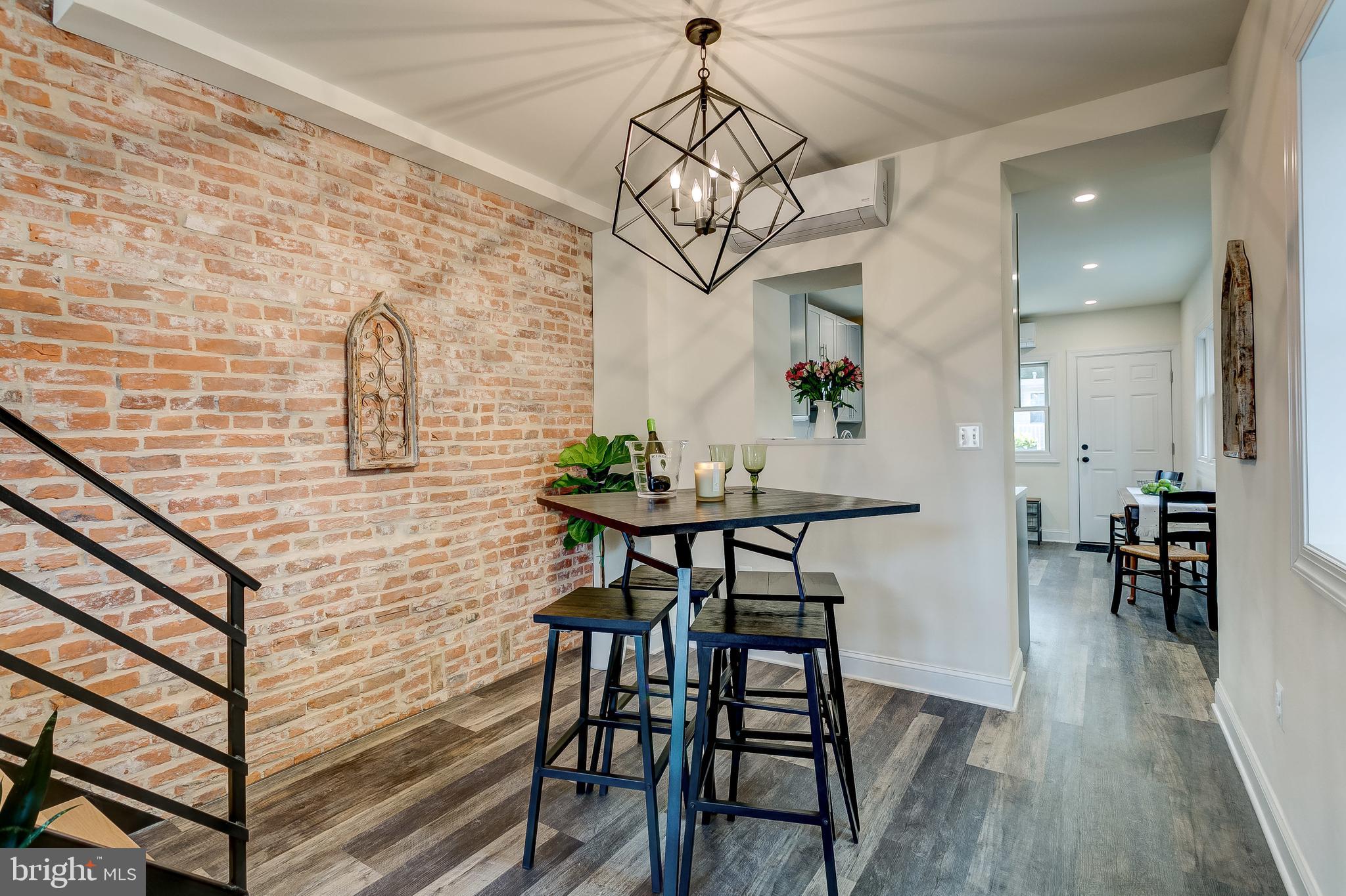 LOCUST POINT - Residential