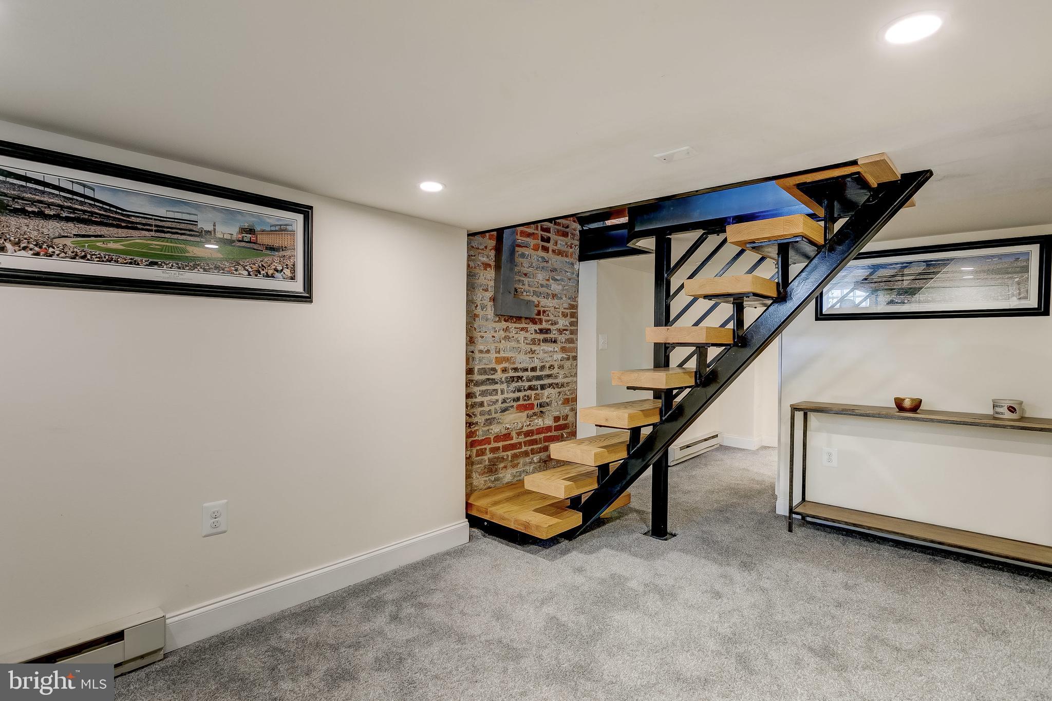 LOCUST POINT - Residential