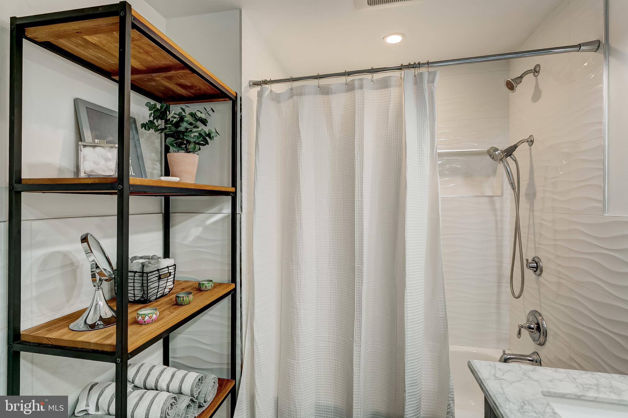 LOCUST POINT - Residential