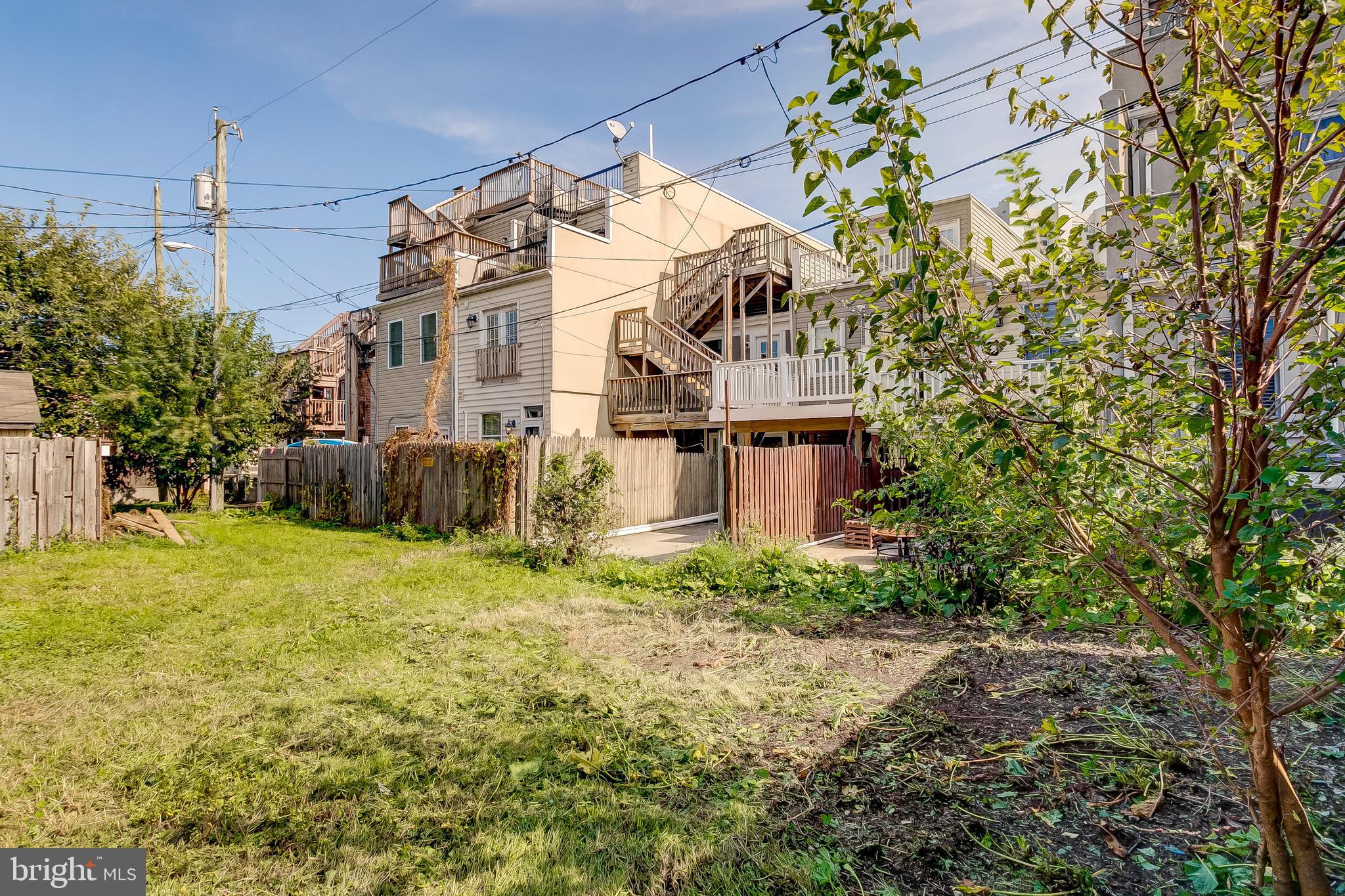 LOCUST POINT - Residential