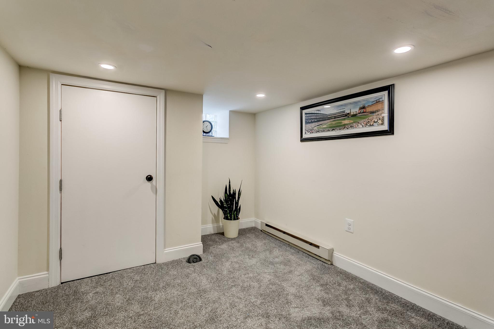 LOCUST POINT - Residential