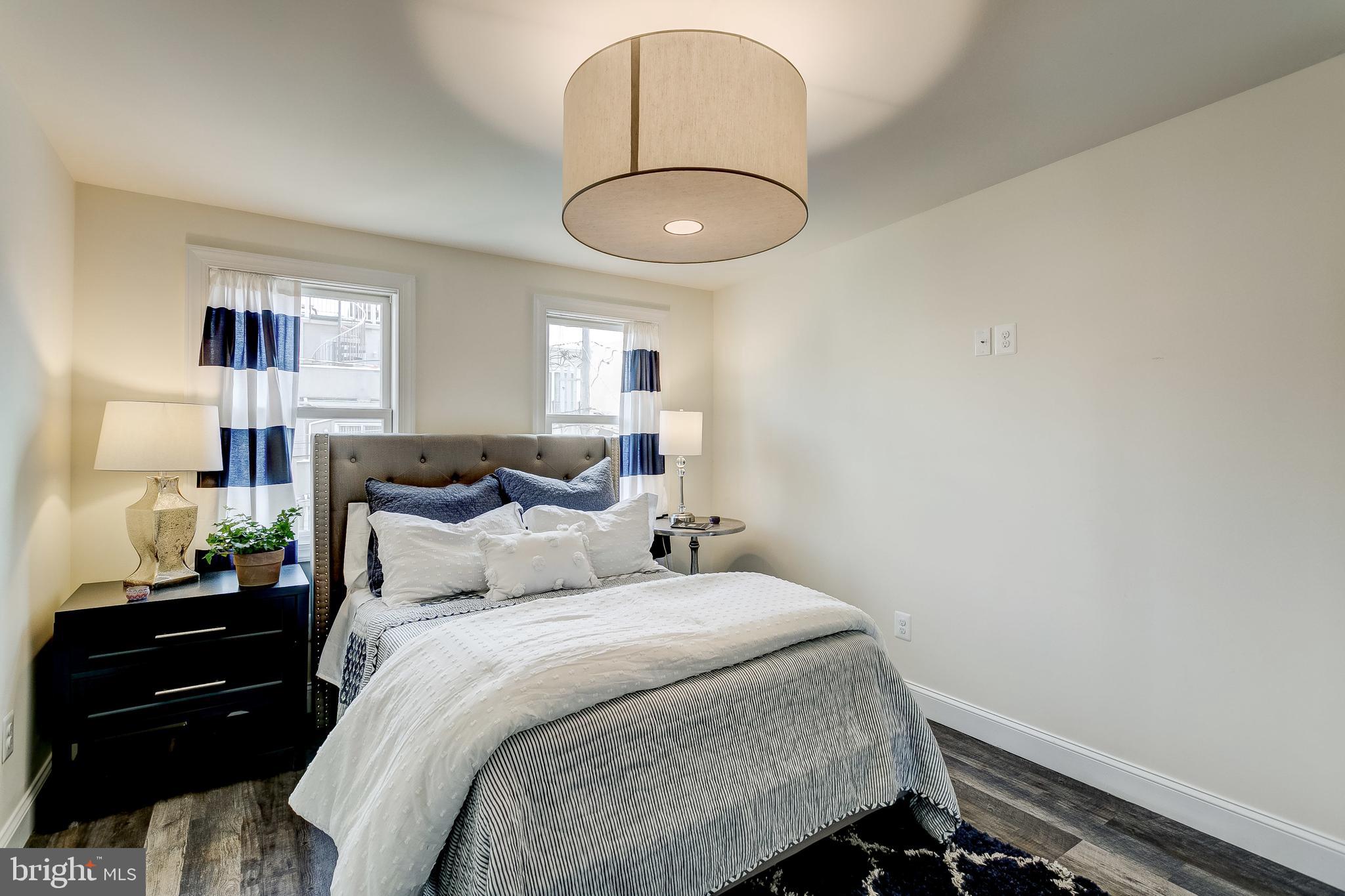 LOCUST POINT - Residential