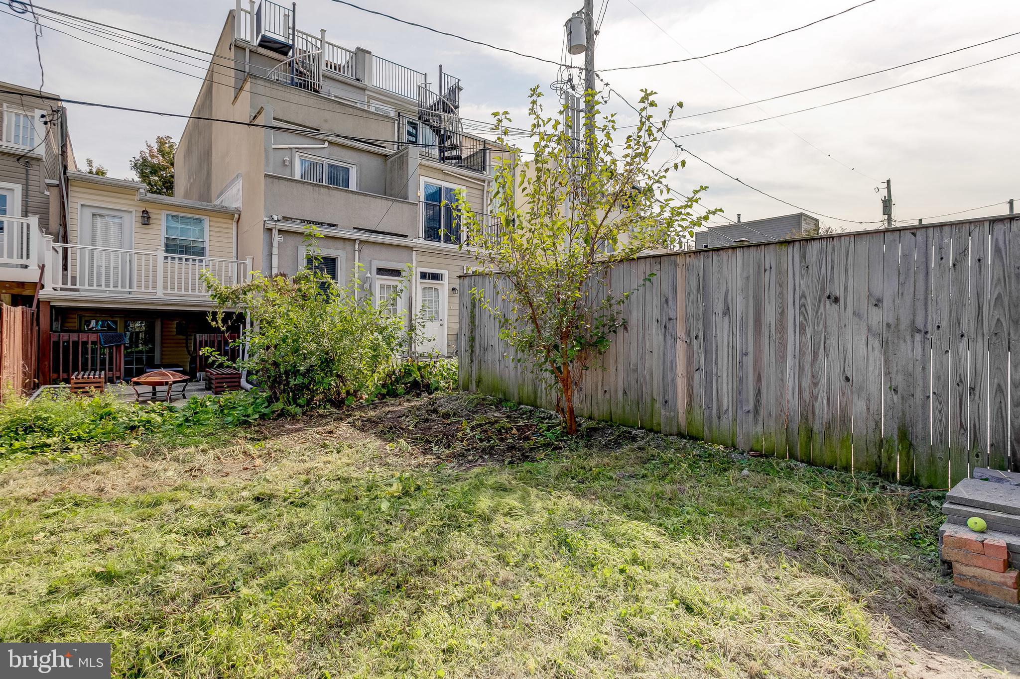 LOCUST POINT - Residential