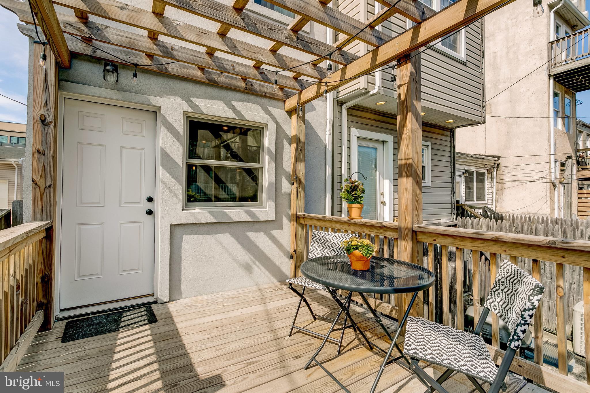 LOCUST POINT - Residential