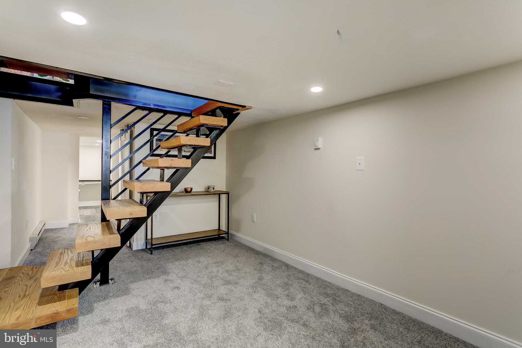 LOCUST POINT - Residential