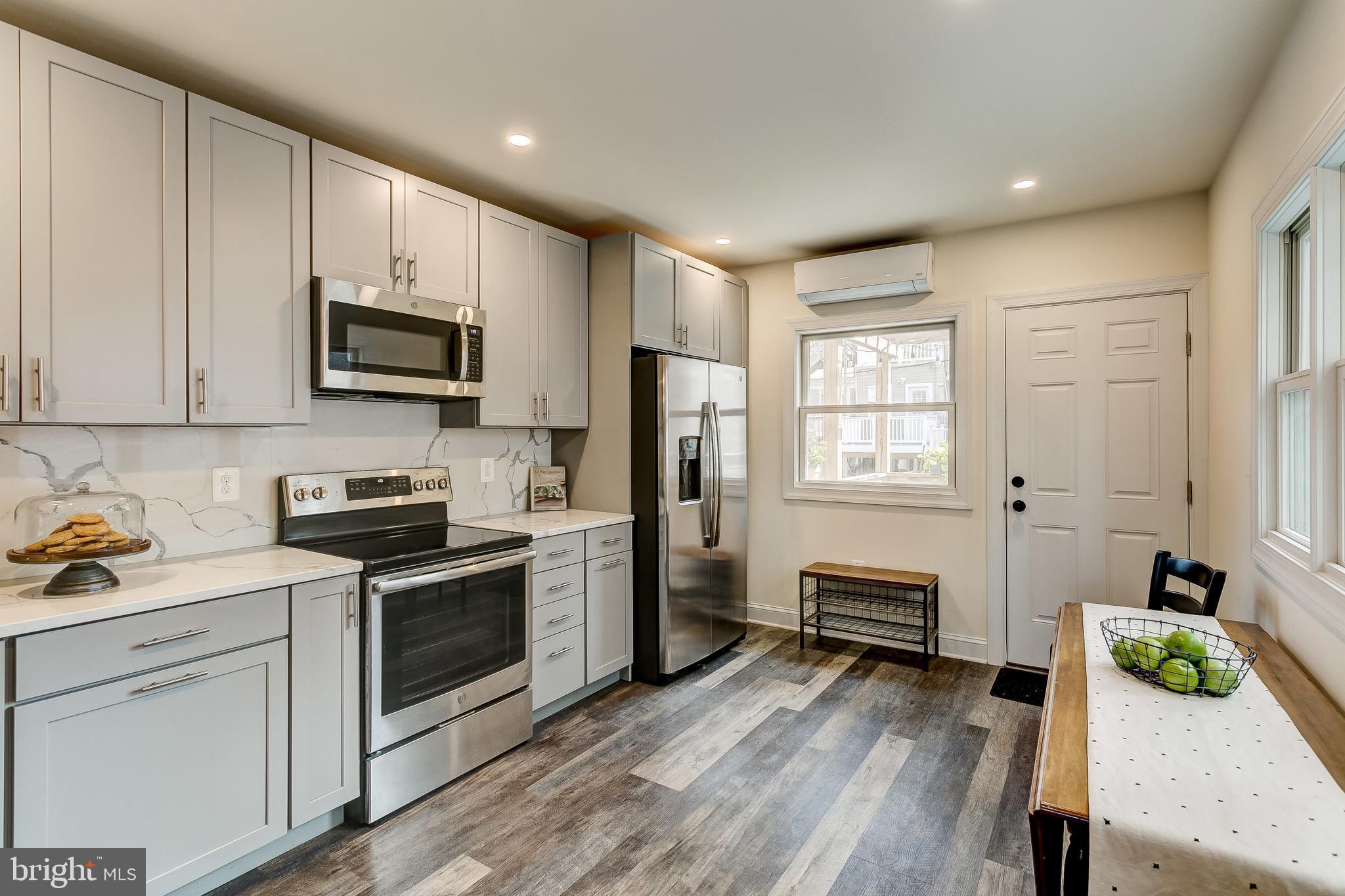 LOCUST POINT - Residential