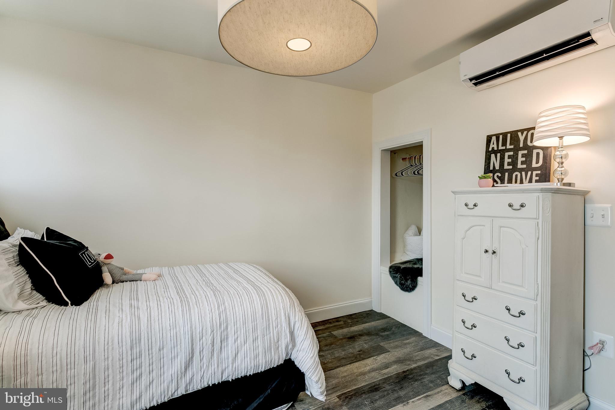 LOCUST POINT - Residential