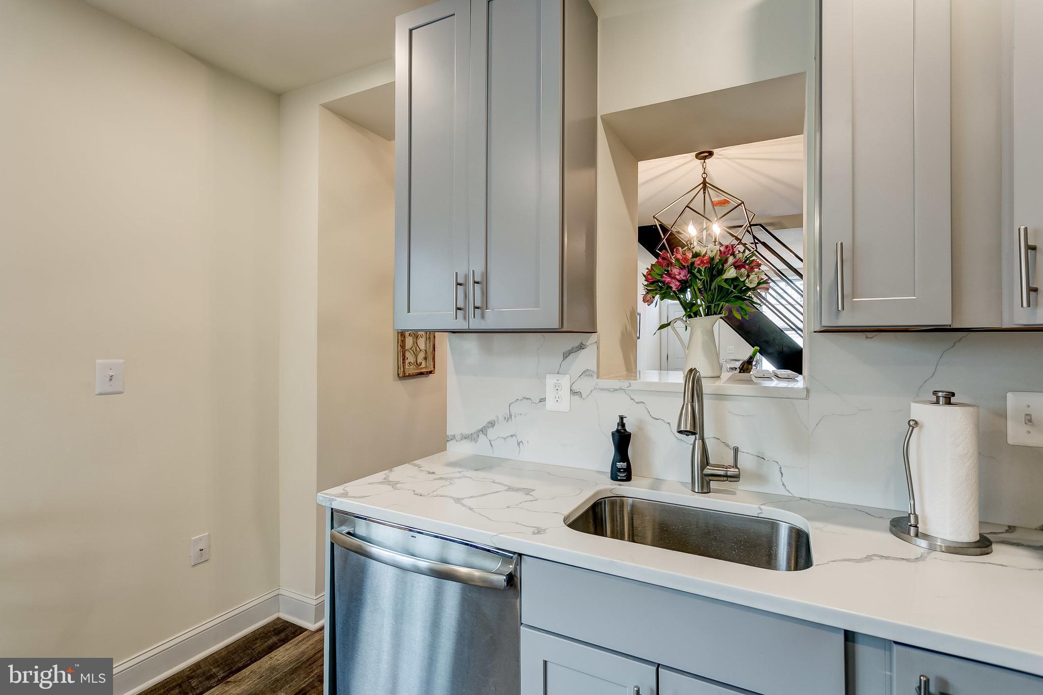 LOCUST POINT - Residential