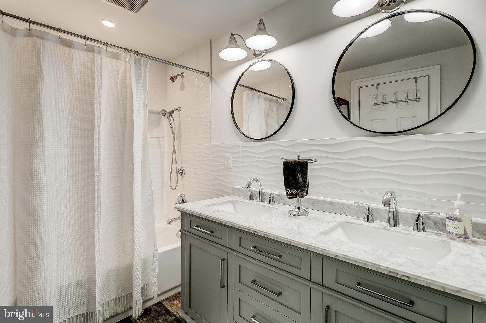 LOCUST POINT - Residential