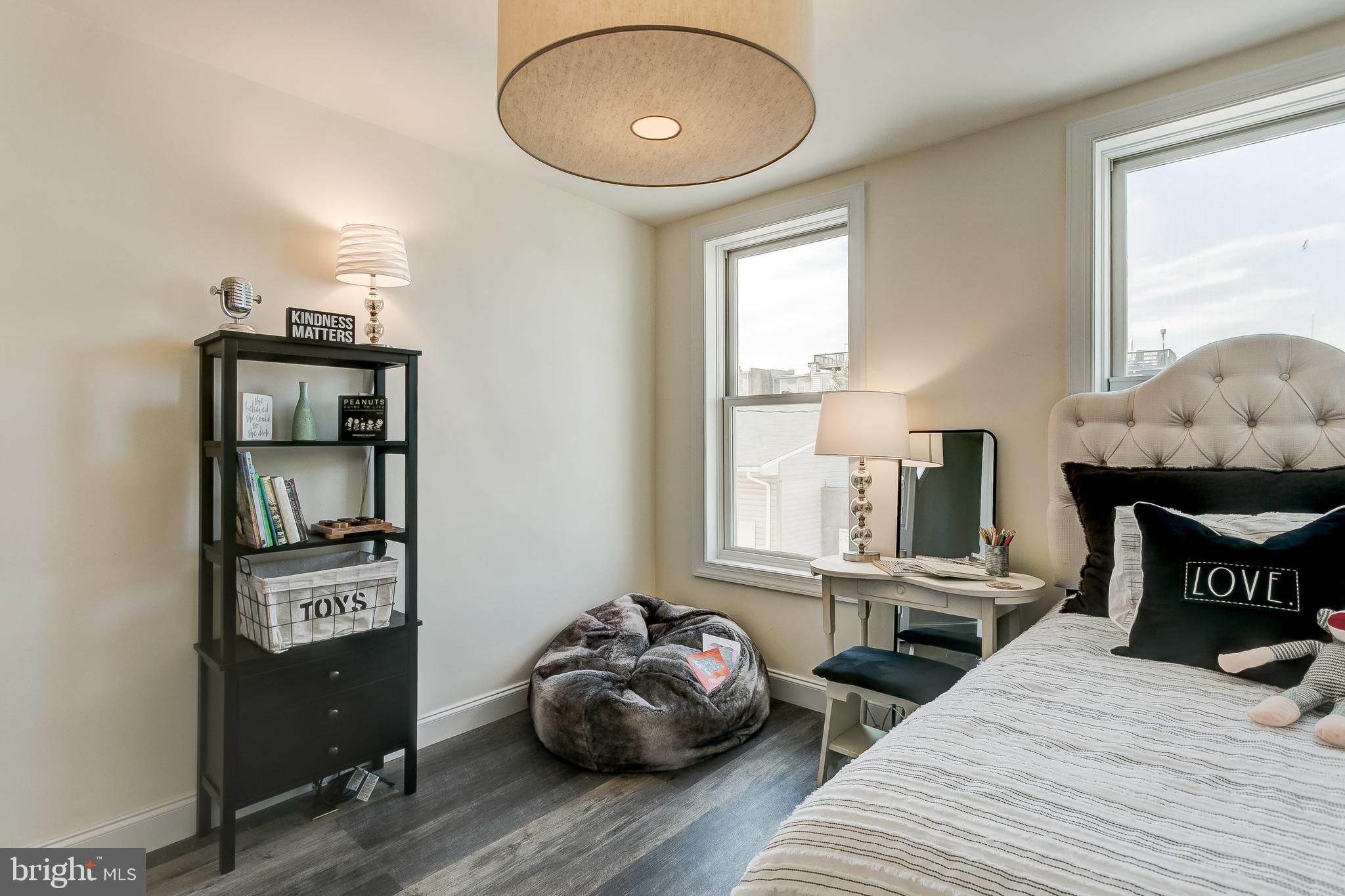 LOCUST POINT - Residential