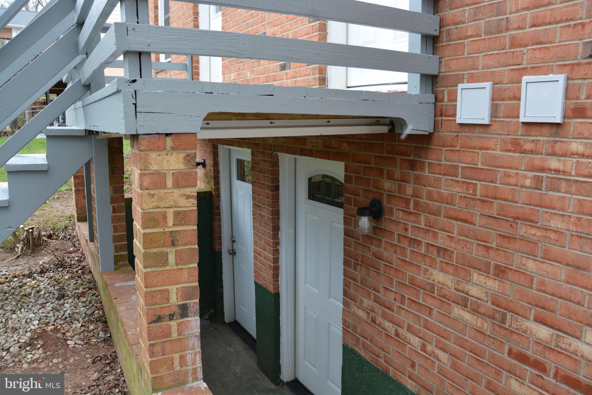 ROYAL VILLAGE - Residential Lease