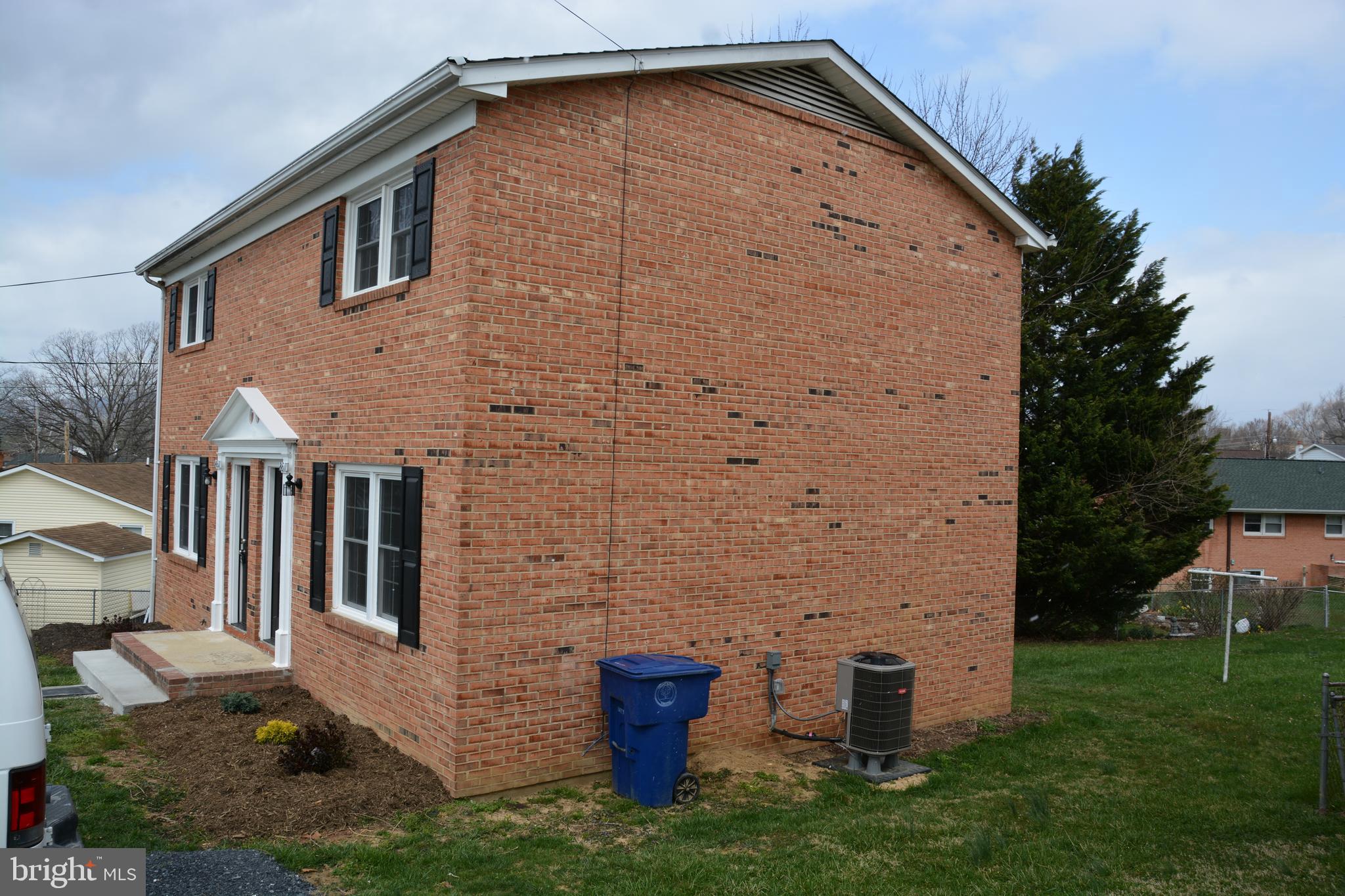 ROYAL VILLAGE - Residential Lease