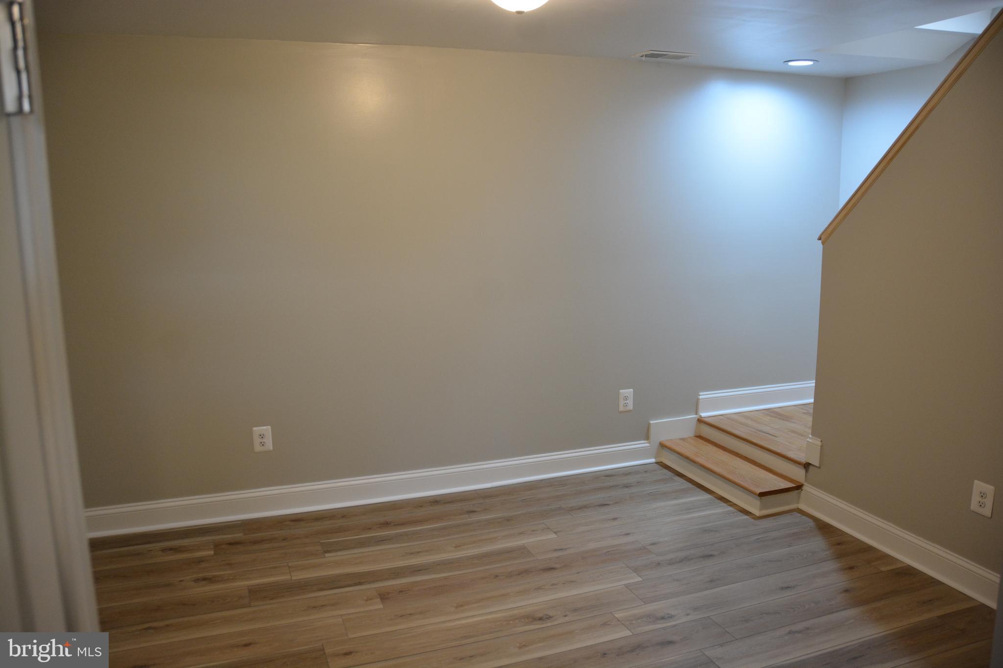 ROYAL VILLAGE - Residential Lease