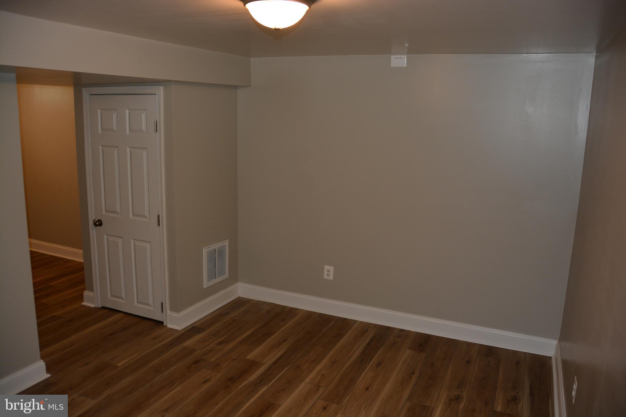 ROYAL VILLAGE - Residential Lease