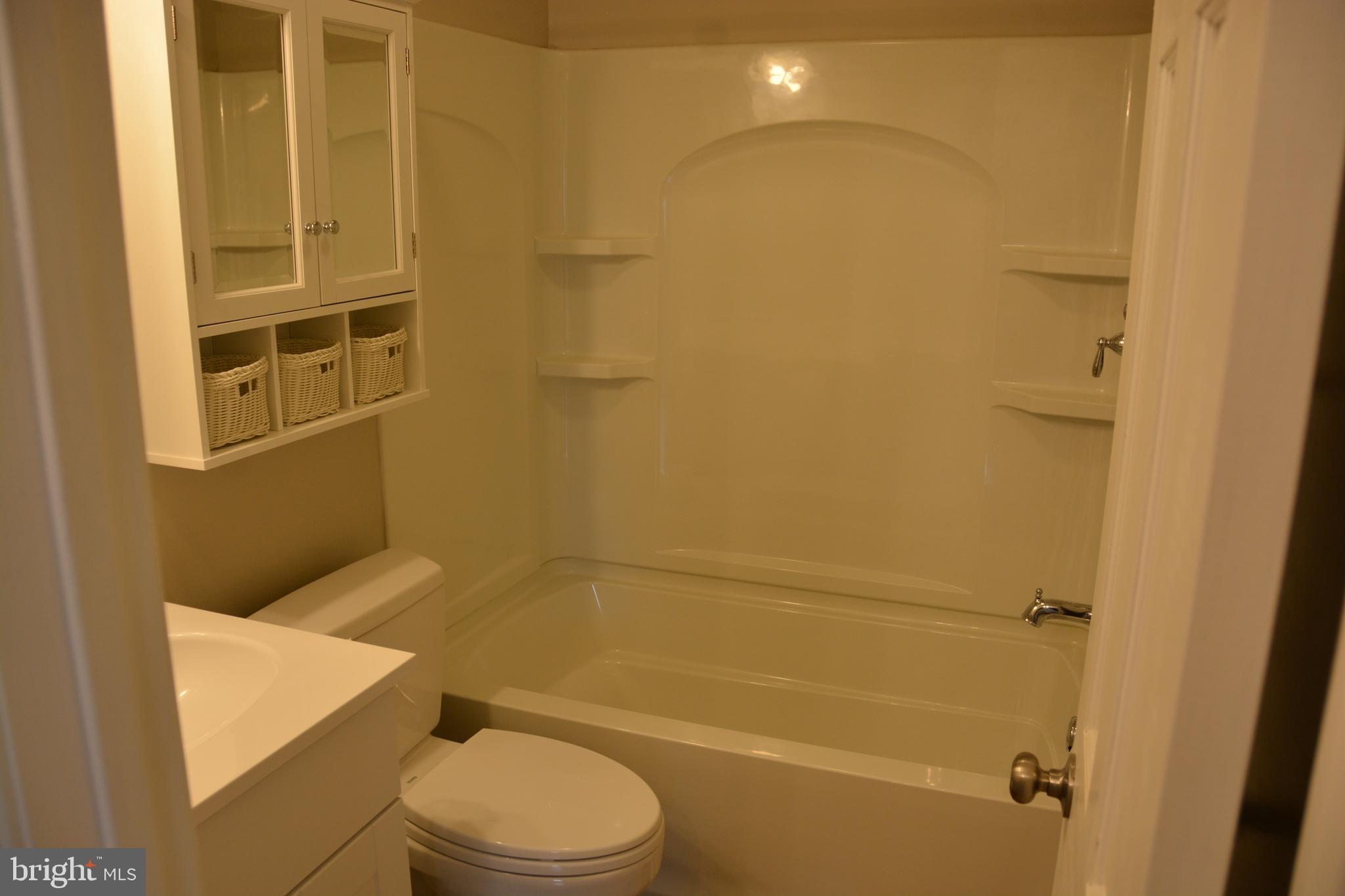 ROYAL VILLAGE - Residential Lease