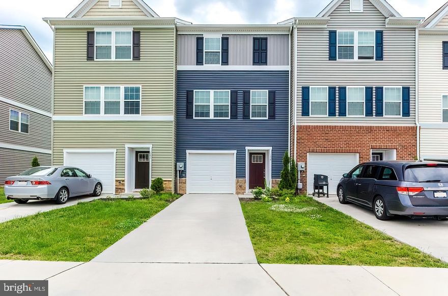 Well-kept townhome in prime location, available immediately.  No smoking, pets considered on a case-by-case basis.  Beautiful laminate flooring through all three bedrooms and main living spaces.  Spacious eat-in kitchen with stainless steel appliances, separate dining area, and adjoining living room create an inviting living level.  The upstairs is complete with a large primary bedroom and en suite bathroom, two reasonably sized guest bedrooms, and a shared guest bathroom.  The walk-out basement features a large carpeted rec room and powder room allowing for flexible usage.  Freshly cleaned, touch up painted, and move-in ready.