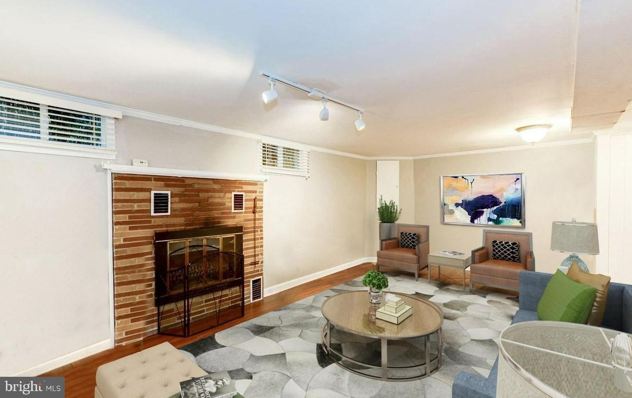 HUNTINGTON - Residential Lease