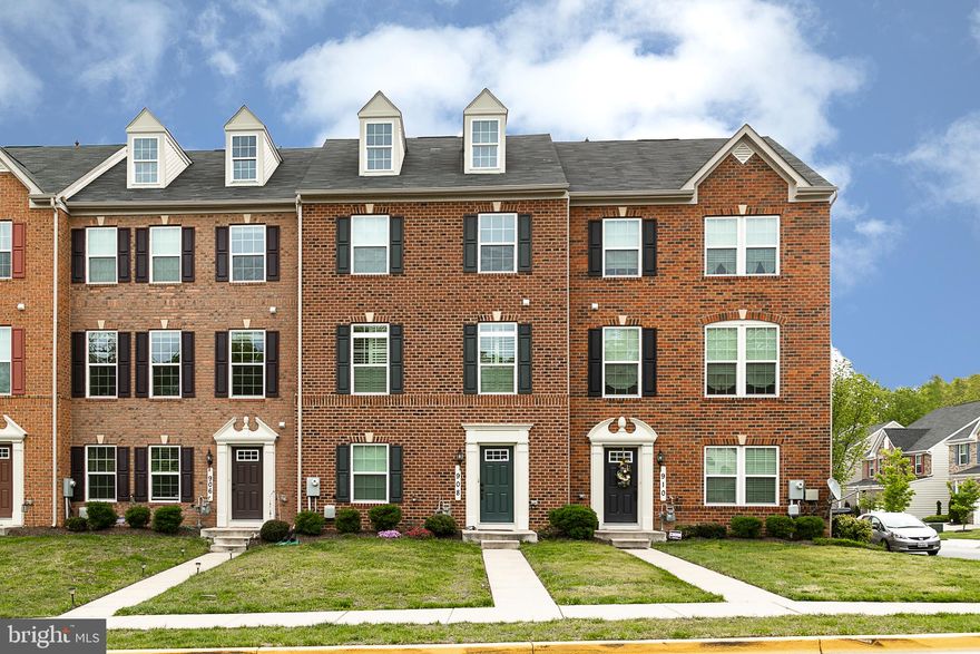 Beautiful spacious Townhouse!  Open upgraded kitchen with gleaming wood floors, granite counter tops, and stainless steel appliances! 2 Car attached garage! Laundry in unit on the bedroom floor! Master suite features a huge walk in closet  and the Master bath has a soaking tub and a Spa shower. Deck off the Kitchen/Dining room! See photos!

Application fee $50 per person 18 and older*qualifying income is $100,800* is required* good rental history a must*all applications are done online*we only process one application at a time*first come first serve*agents simply show the property and if your client is interested send their email address and a link will be sent to them*check doc manager for more information and instructions*pets allowed/breed/weight restrictions*community has a dog park/walking trails/tennis courts*5 minutes to Addison road metro*25 minutes to downtown D.C*call/text L/A with questions