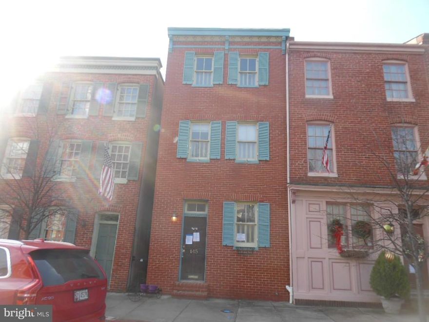 This beautiful 2 bedroom, 2.5 bathroom rowhouse is just steps from Federal Hill and the Inner Harbor. This house has a contemporary, yet historically charming, feel. Open and bright with skylights, cathedral ceilings, exposed brick and a secluded courtyard. This property is ready to become your new home!