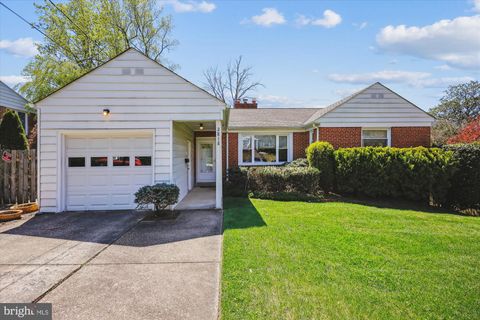 Photo of 2818 Spencer Road, CHEVY CHASE, MD 20815 (MLS # MDMC2194322)