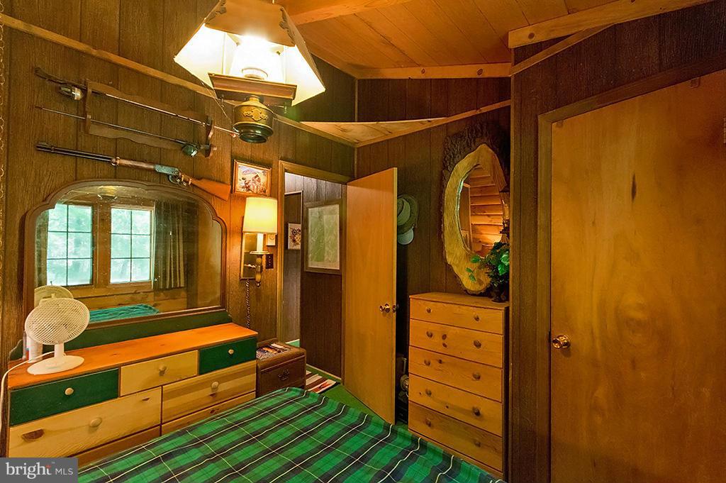 LAKE FERNDALE - Residential