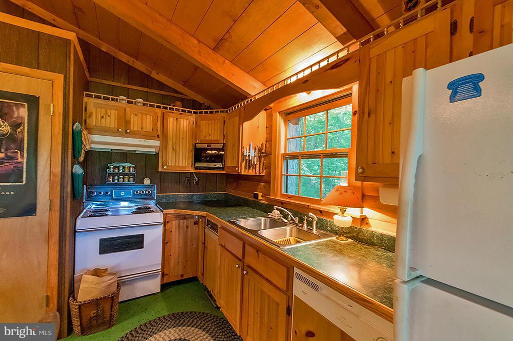 LAKE FERNDALE - Residential