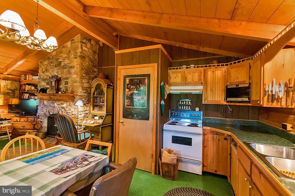 LAKE FERNDALE - Residential