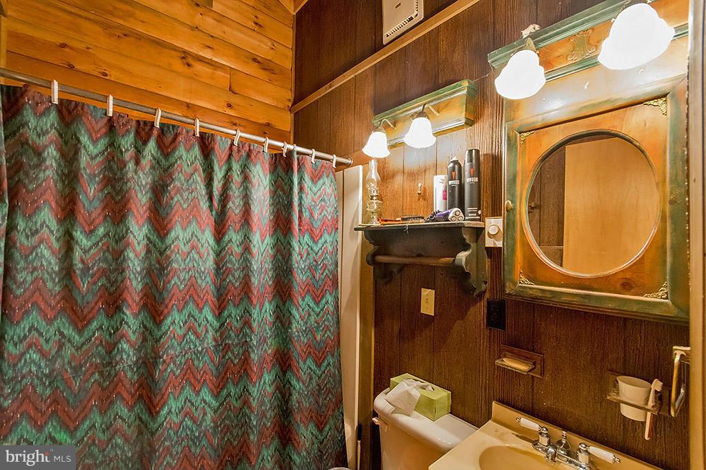 LAKE FERNDALE - Residential