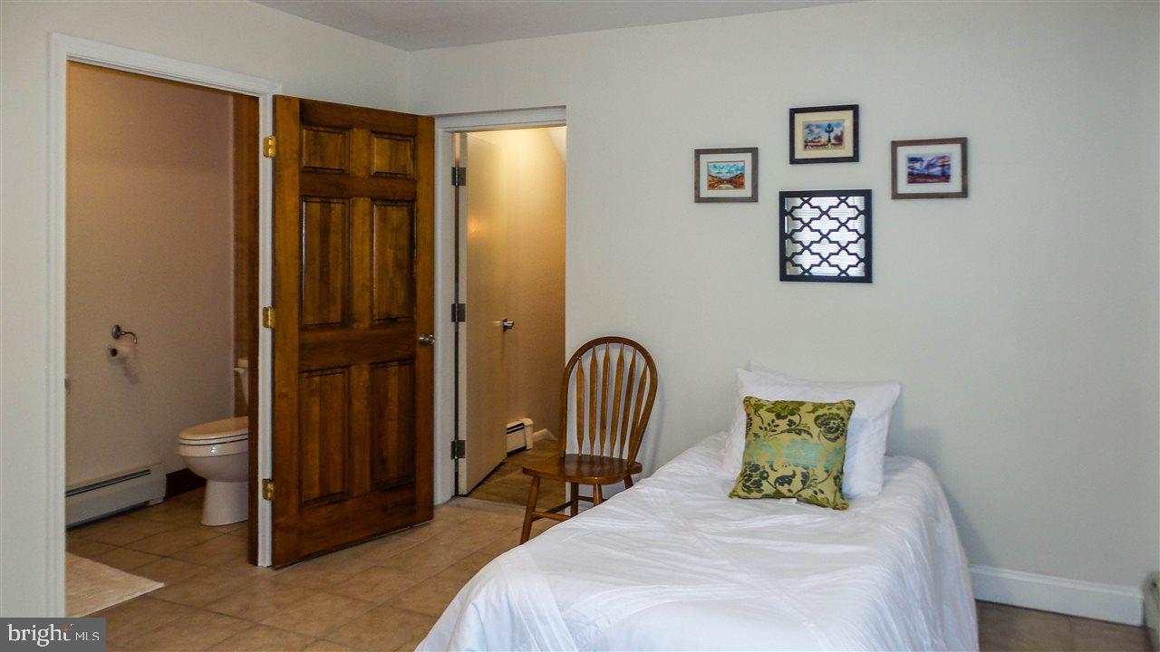 CHESTNUT HILL - Residential