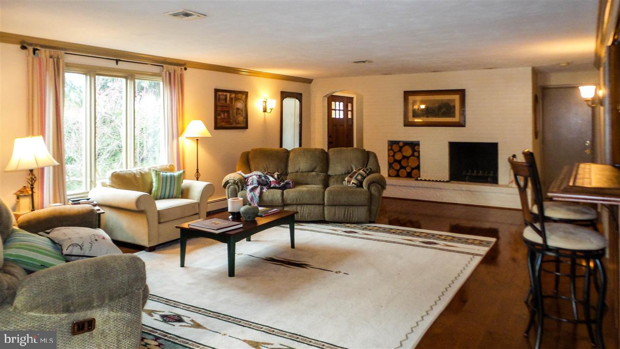 CHESTNUT HILL - Residential