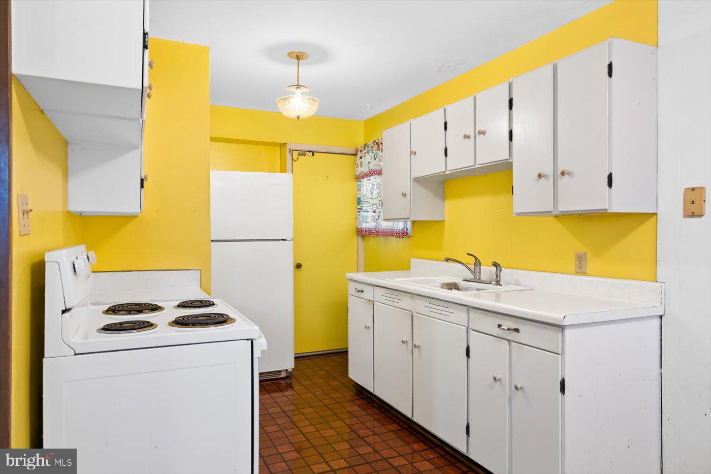 CRESTVIEW - Residential