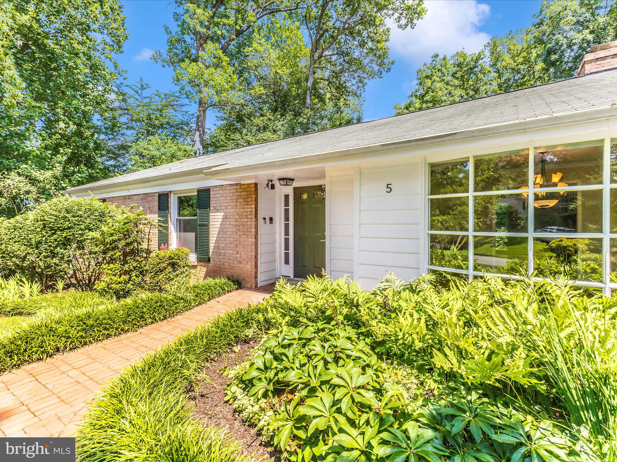 5 ROLLING KNOLL COURT