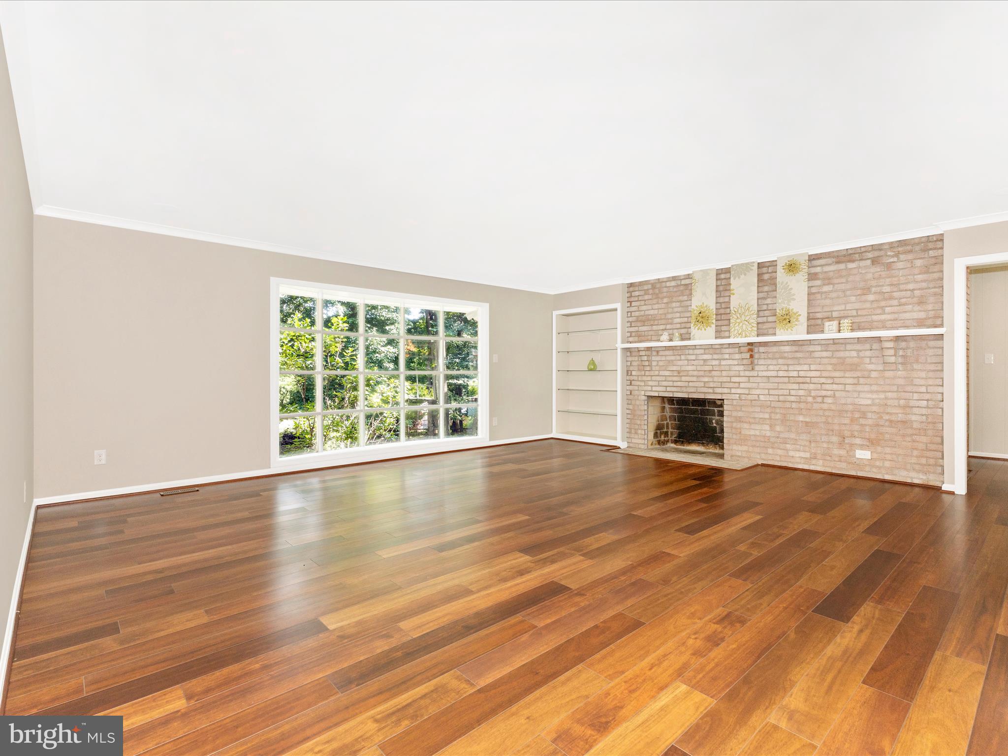 5 ROLLING KNOLL COURT