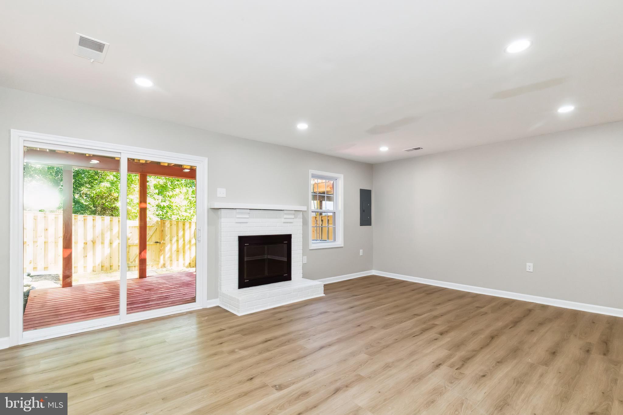 LAKE RIDGE - Residential