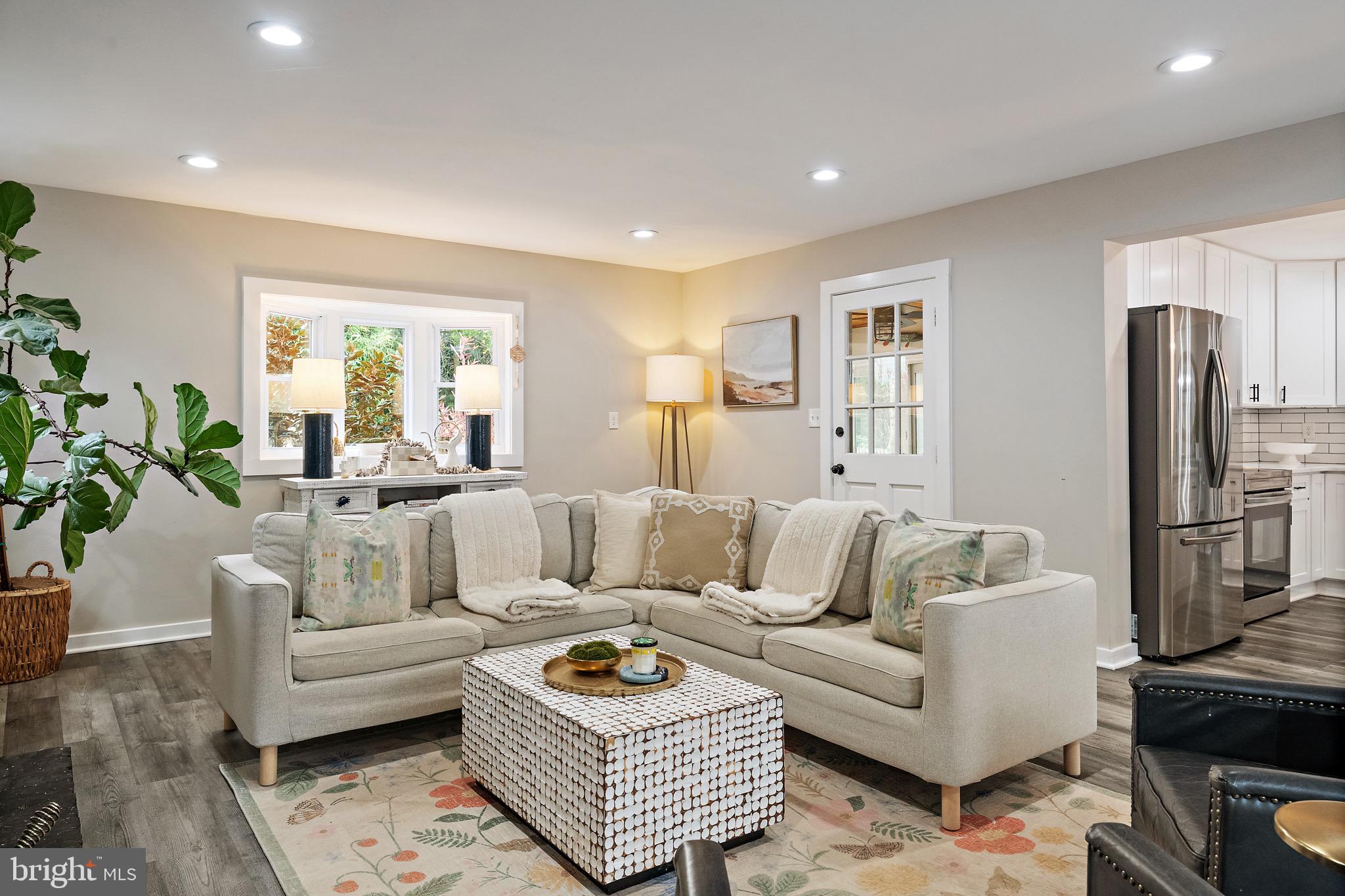 ANNAPOLIS ROADS - Residential