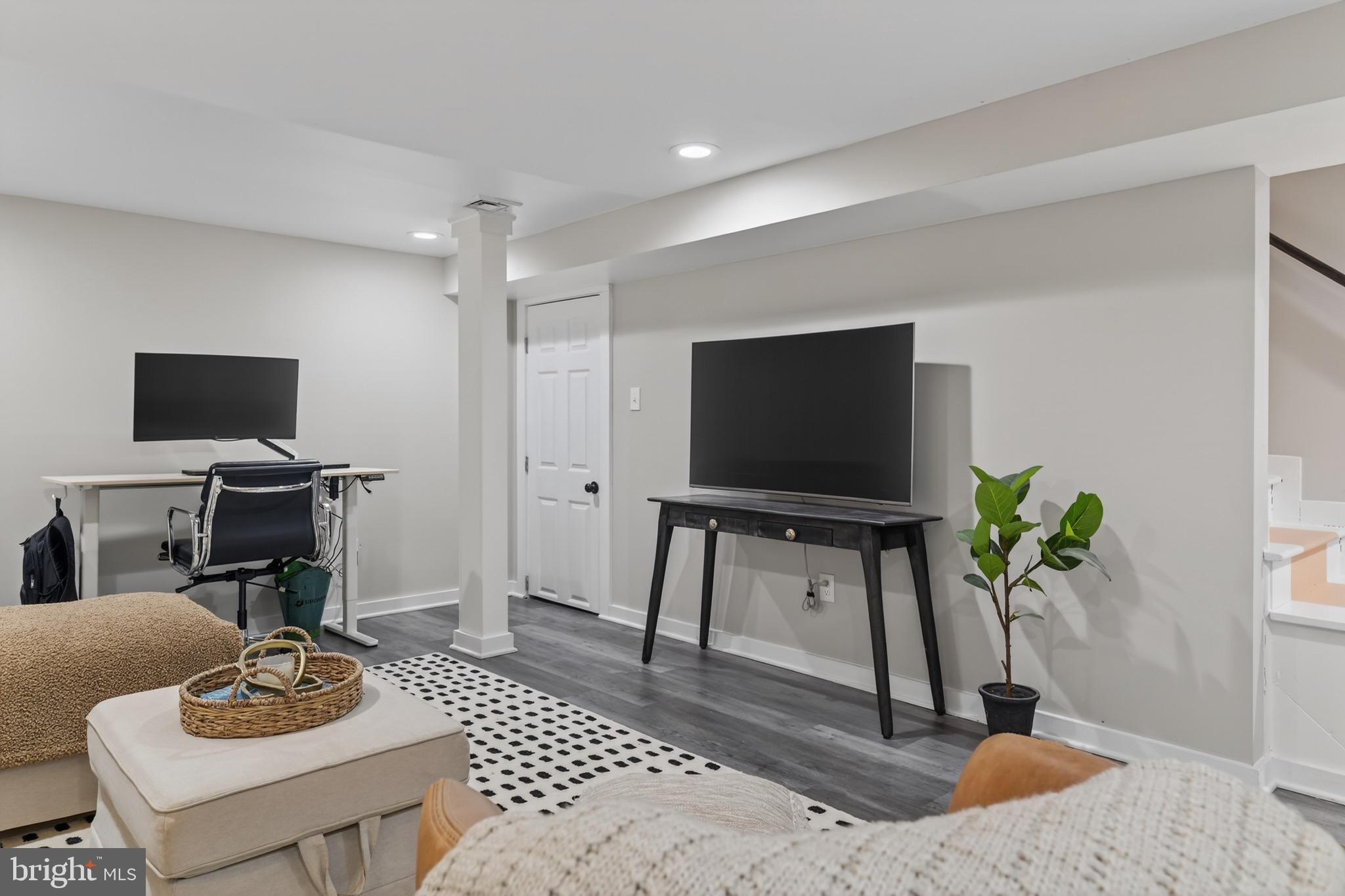 ANNAPOLIS ROADS - Residential